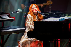 Tori-Amos-7-18-26-ATL-@thelightriot-chris-collett-17