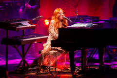 Tori-Amos-7-18-26-ATL-@thelightriot-chris-collett-6