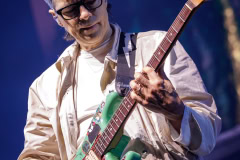Weezer-10-10-26-Atlanta-StateFarmArena-@thelightriot-Chris-Collett-11