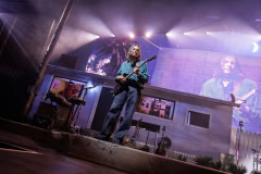 Weezer-10-10-26-Atlanta-StateFarmArena-@thelightriot-Chris-Collett-26