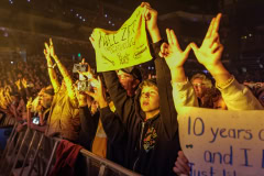Weezer-10-10-26-Atlanta-StateFarmArena-@thelightriot-Chris-Collett-3