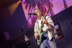 Weezer-10-10-26-Atlanta-StateFarmArena-@thelightriot-Chris-Collett-4