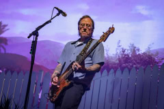 Weezer-10-10-26-Atlanta-StateFarmArena-@thelightriot-Chris-Collett-6