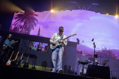 Weezer-10-10-26-Atlanta-StateFarmArena-@thelightriot-Chris-Collett-7