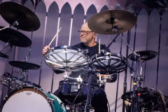 Weezer-10-10-26-Atlanta-StateFarmArena-@thelightriot-Chris-Collett-8