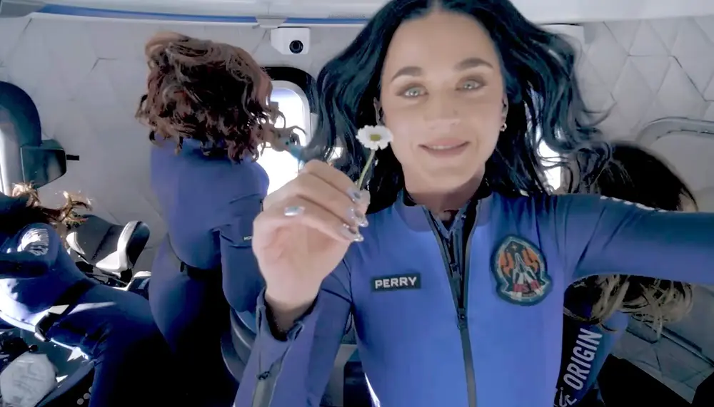 Katy Perry, Lauren Sánchez, and Gayle King float in zero gravity aboard Blue Origin’s New Shepard capsule—making history with smiles, stardust, and serious altitude.