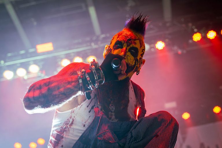 Mudvayne brought their L.D. 50 25th Anniversary Tour to Atlanta’s Coca-Cola Roxy on October 19, 2025, joined by Static-X and Vended for a night of heavy riffs, chaos, and cathartic energy.