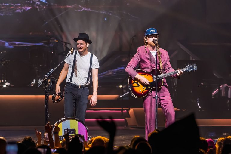 Live Review : The Lumineers + Chance Peña @ State Farm Arena, Atlanta – October 4th 2025